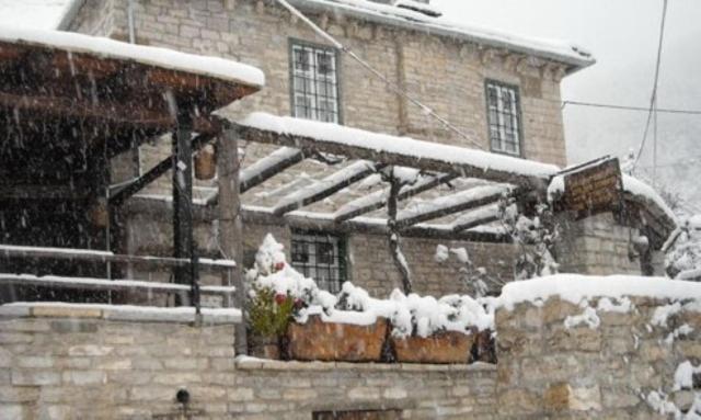 Tritoxo Guesthouse Koukkoúlion 외부 사진